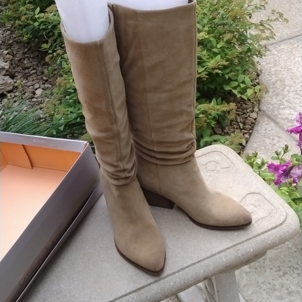 NWT Luxury Crown Vintage boots color Cappuccino sz 9.5, Mob Wife Slouch Suede